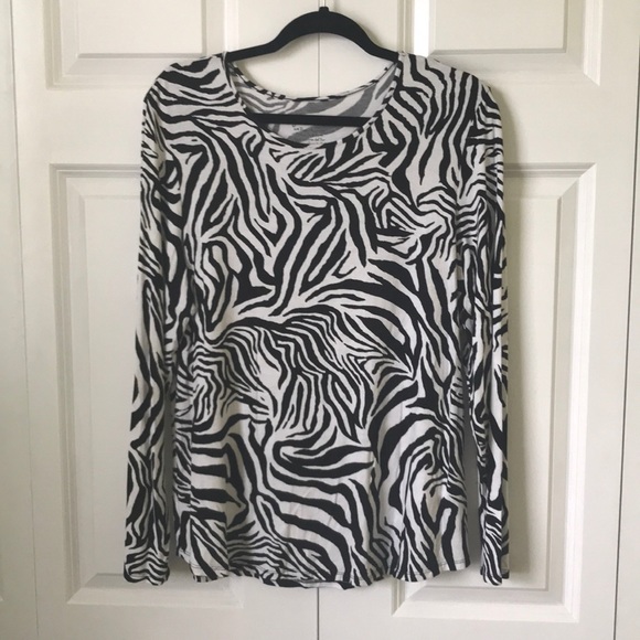 CHICO’S BLACK AND WHITE ZEBRA PRINT TOP - Picture 1 of 2